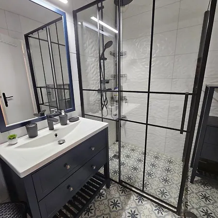 Appartement élégant&lumineux 100 m2 - 3 chambres - 2 balcons - 7 min du centre-ville Reims Reims
